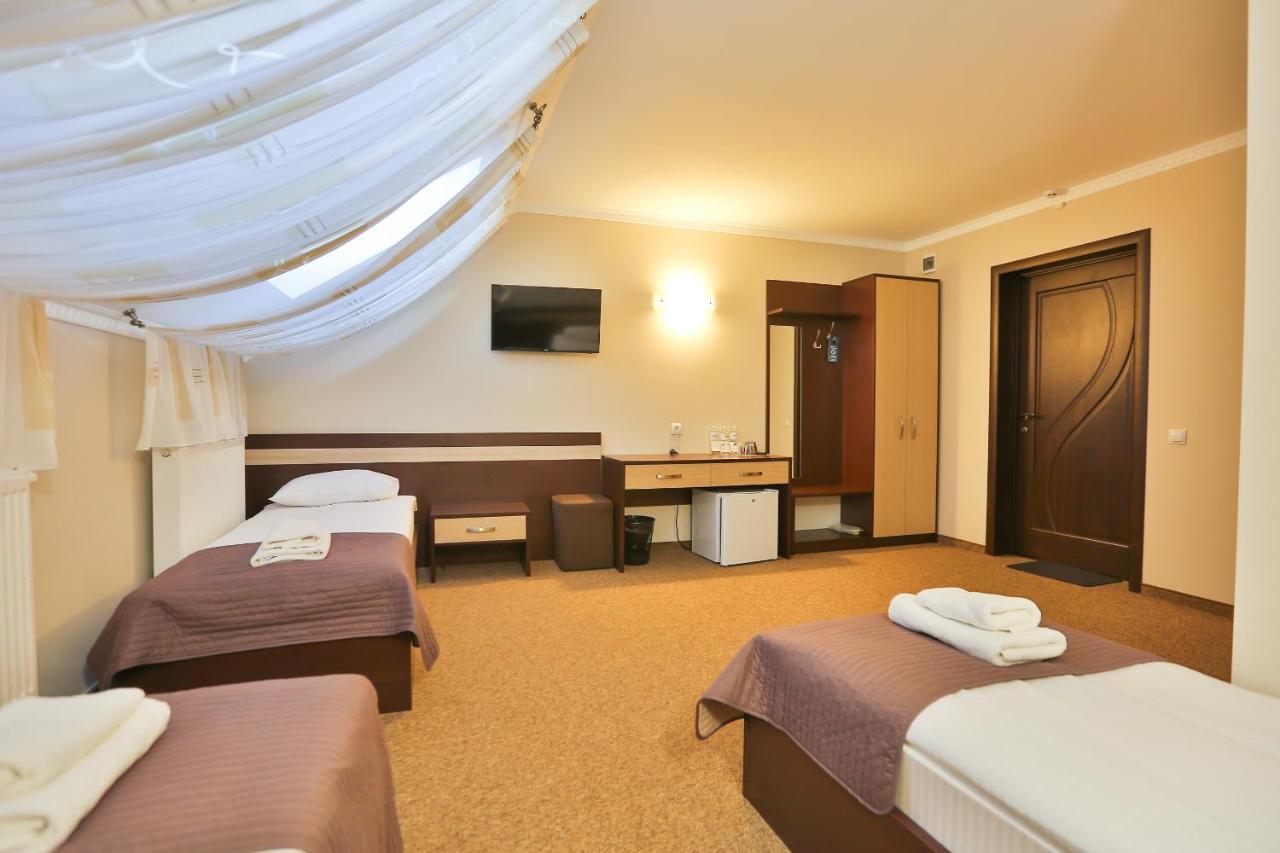 Роляда Hotel Tysmenytsia Exterior photo