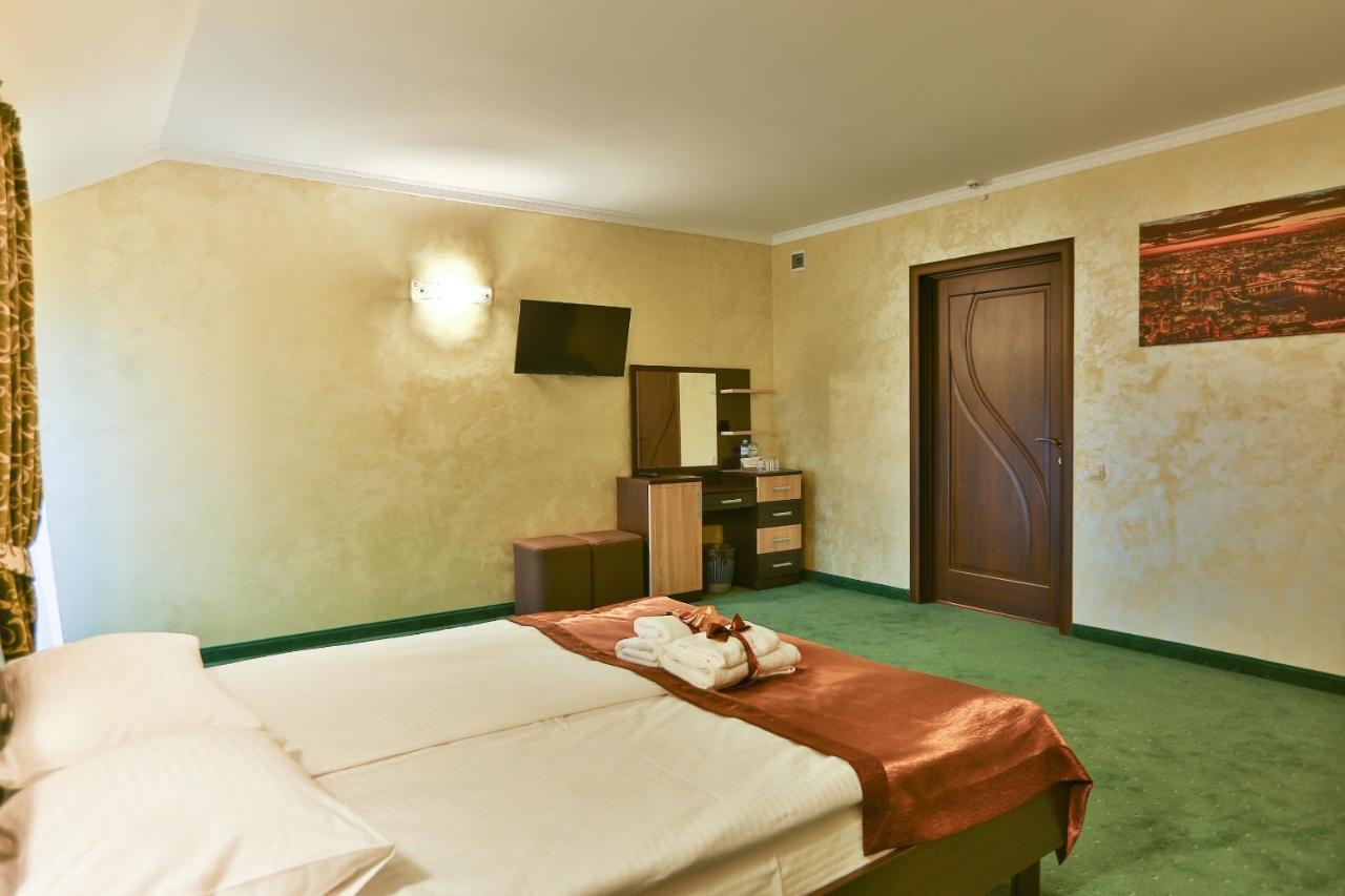Роляда Hotel Tysmenytsia Exterior photo