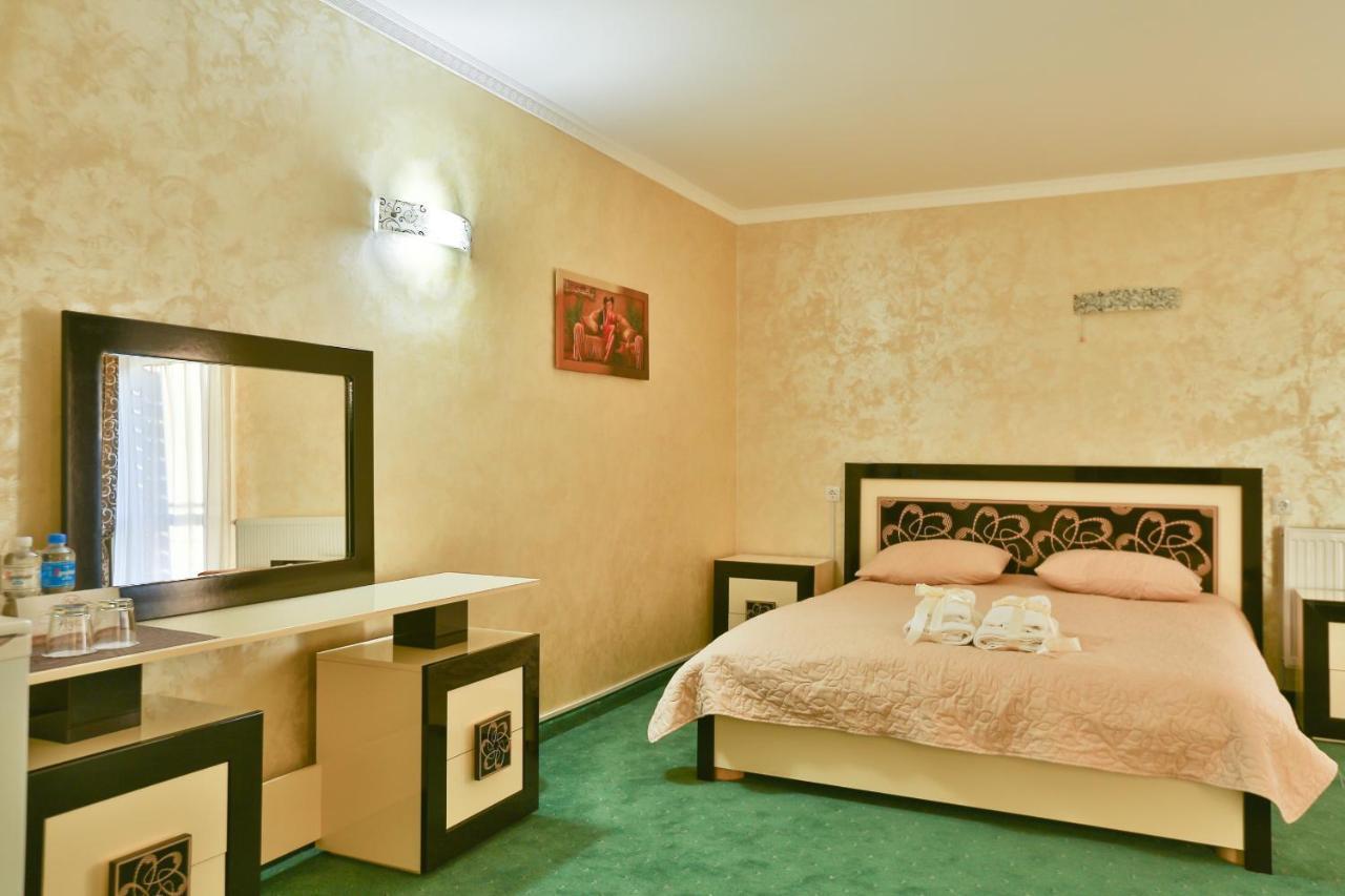 Роляда Hotel Tysmenytsia Exterior photo